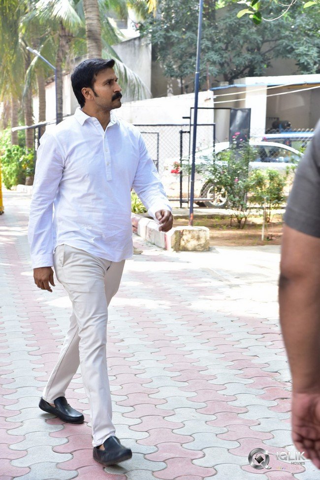 Celebrities-pay-homage-to-superstar-Krishna